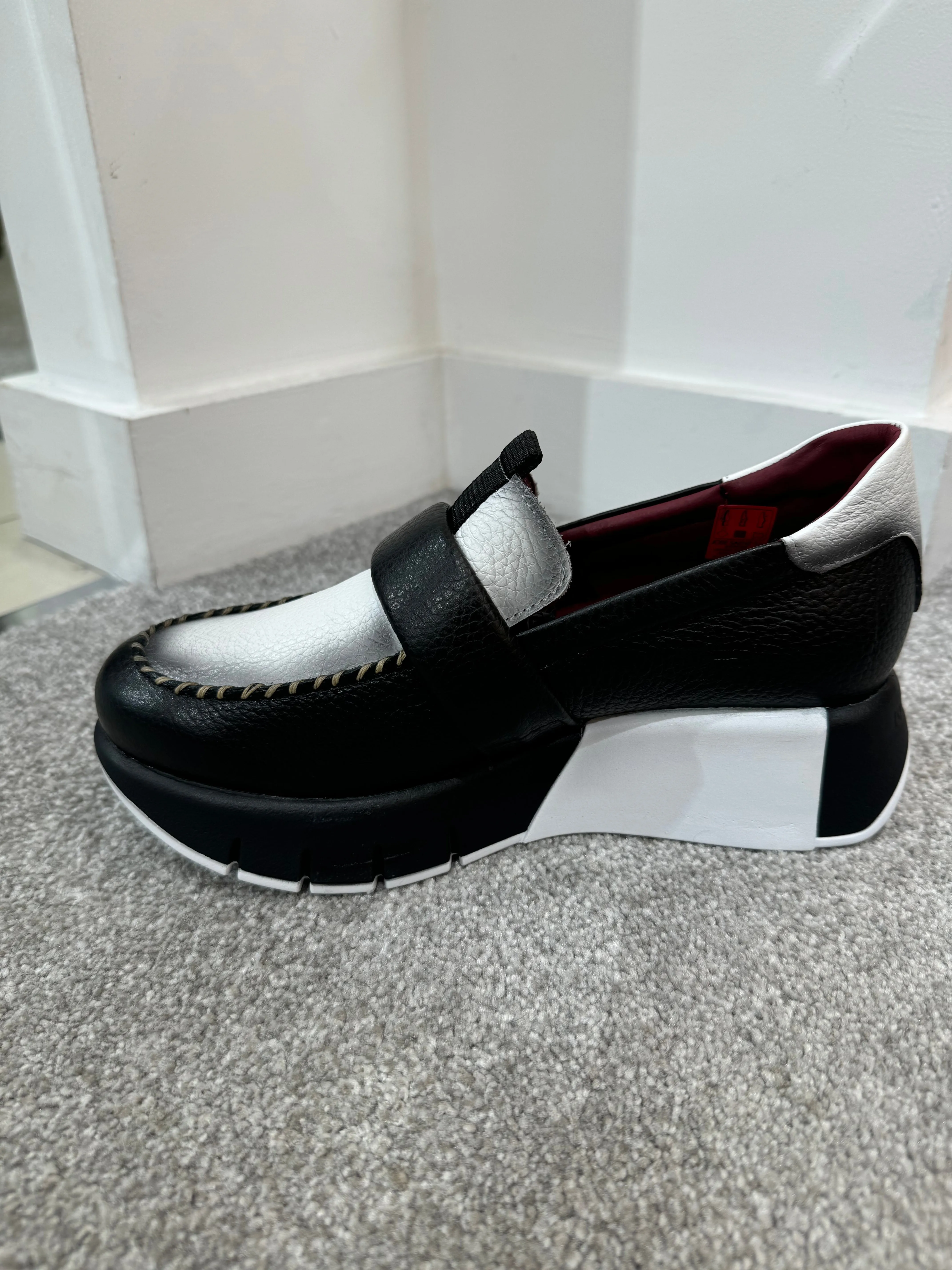 JOSE SAENZ Ice White & Black Loafers