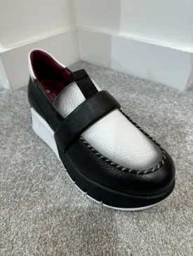 JOSE SAENZ Ice White & Black Loafers